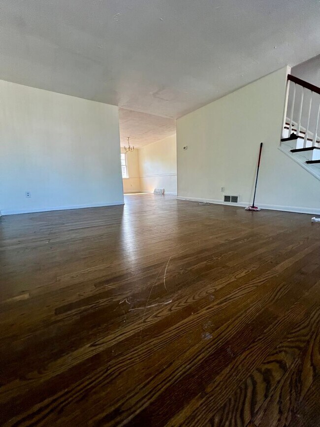 Foto del edificio - Stunning 3-Bedroom Townhome with Garage in Brookhaven! Available NOW!