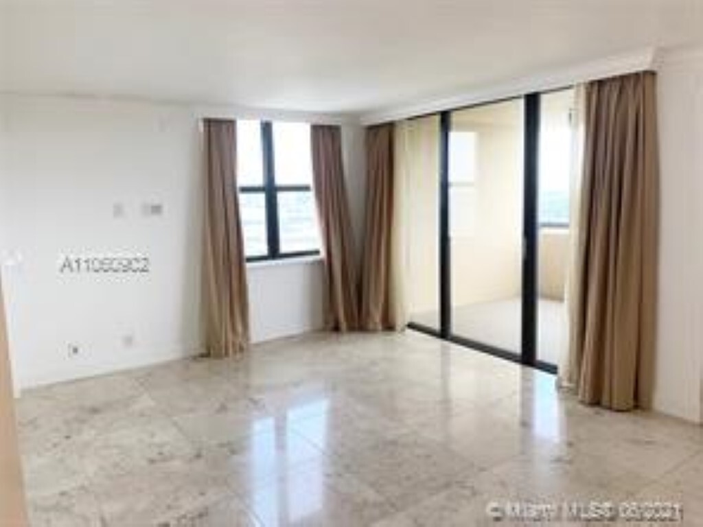 Foto principal - 2555 Collins Ave