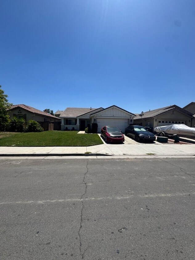 Foto principal - Beautiful Home Ready for YOU!