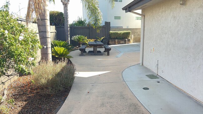Foto del edificio - 3BD/2BA, Large Rooms, Patio!