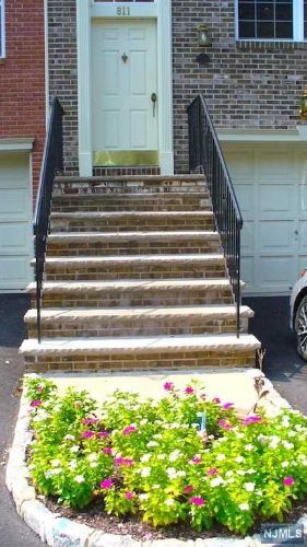 Foto principal - 811 Newport Dr