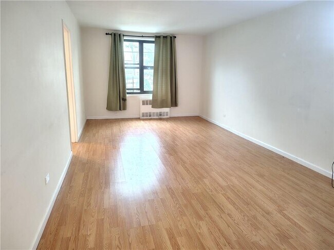 Foto del edificio - 2299 E 13th St