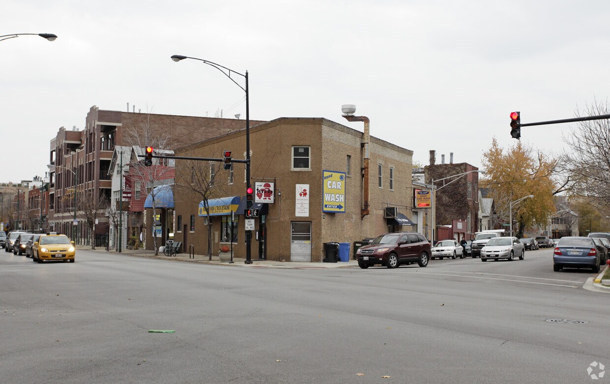 Foto del edificio - 2901-2911 N Lincoln Ave