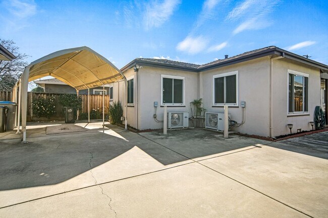 Foto del edificio - 2-Bedroom Near Downtown San Jose (Duplex)-...