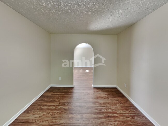 Building Photo - 275 Monarch Dr
