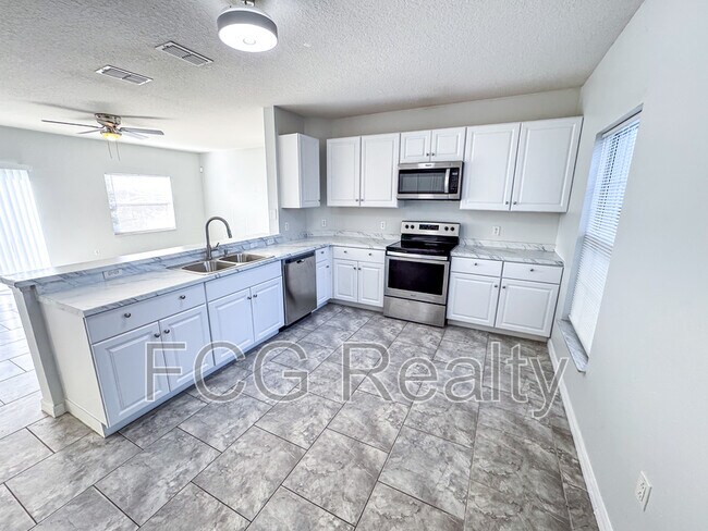 Foto del edificio - 702 Colville Pl