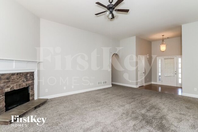 Building Photo - 6256 Cove Creek Dr