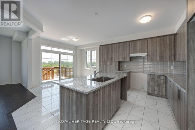 Photo du bâtiment - 1010 Trailsview Ave.