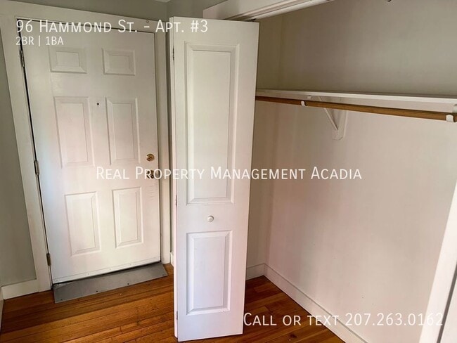 Building Photo - Downtown 2 Bedroom with Great Character an...