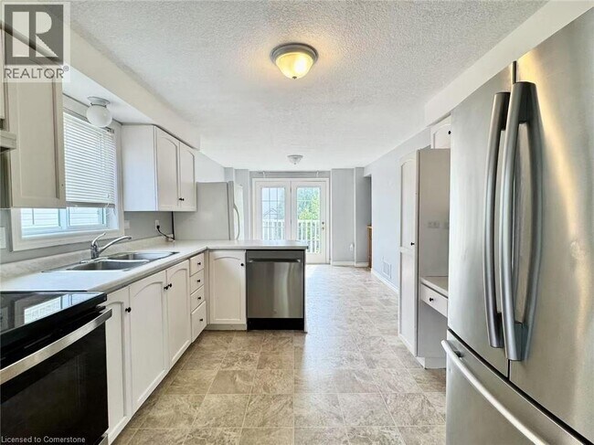 Building Photo - 622 Basswood St