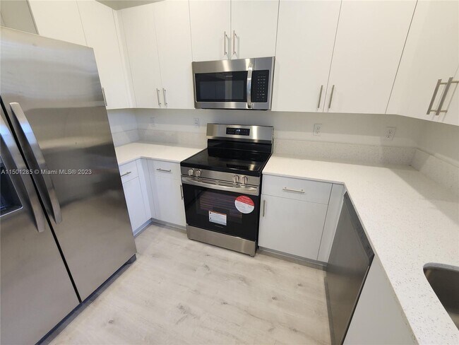 Building Photo - 246 SW 159th Ln