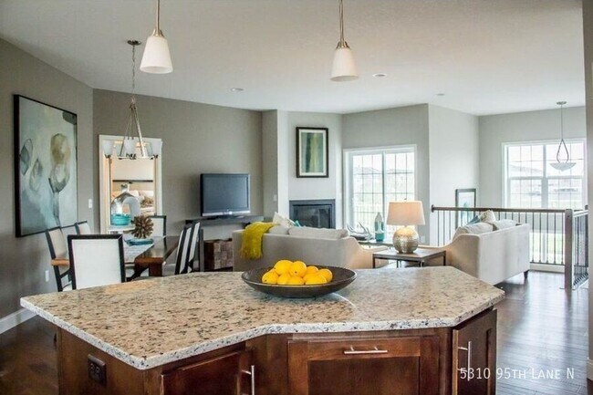 Foto del edificio - 5310 95th Ln N