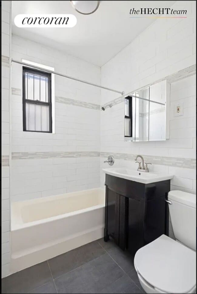 Building Photo - 216 E 93rd St