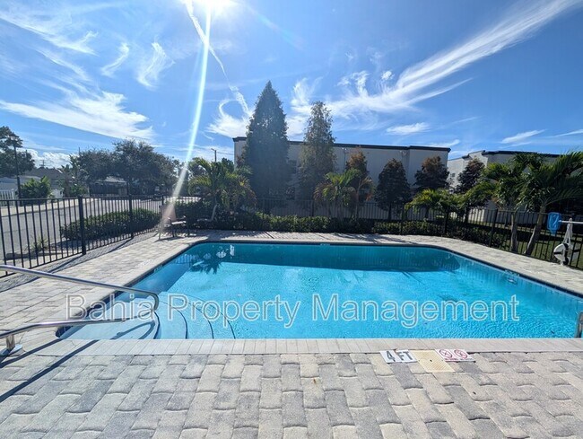 Photo - 3633 W Everett Ave Townhome