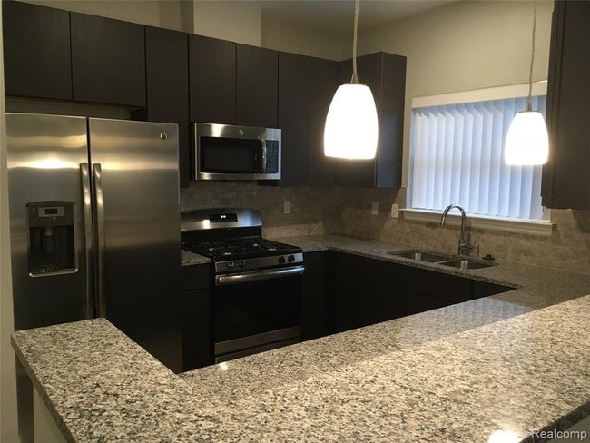 Building Photo - 12770 Mandalay Cir