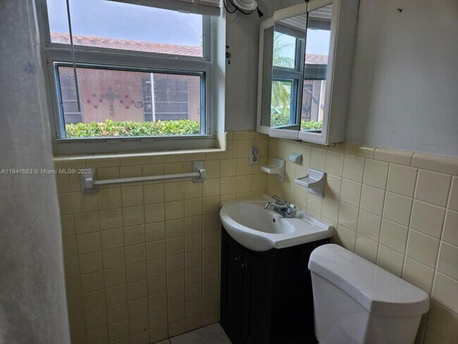 Foto del edificio - 2 bedroom in Hollywood FL 33020