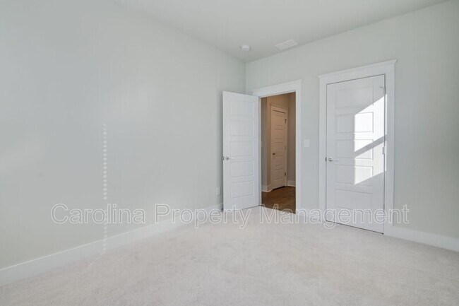 Foto del edificio - 5939 Ardrey Kell Rd
