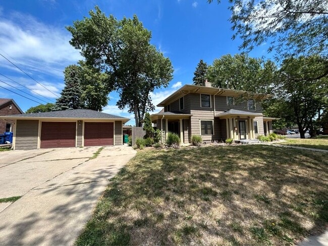 Building Photo - 600 W 26th St