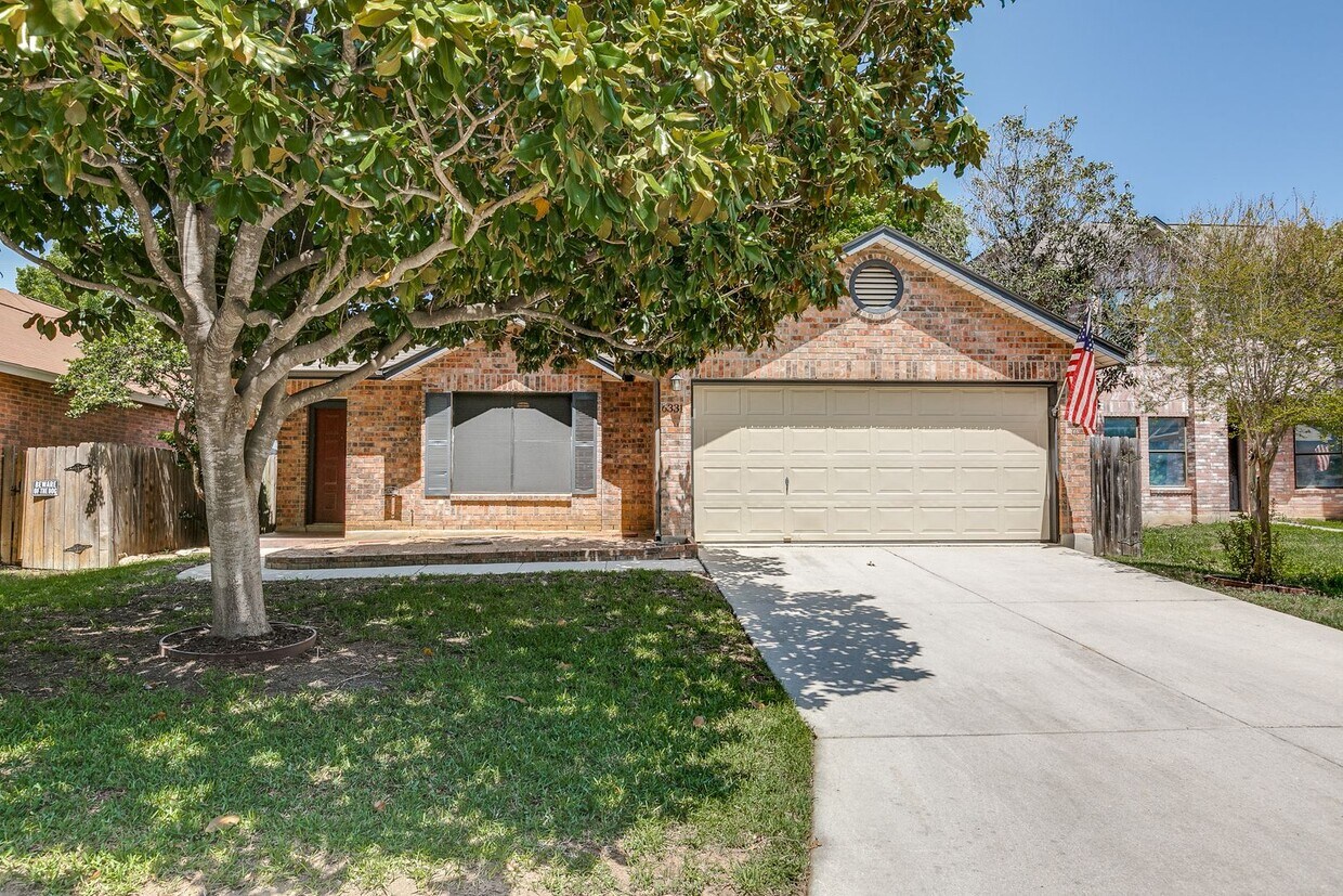Primary Photo - BEAUTIFUL SINGLE-STORY HOME IN REGENCY MEA...