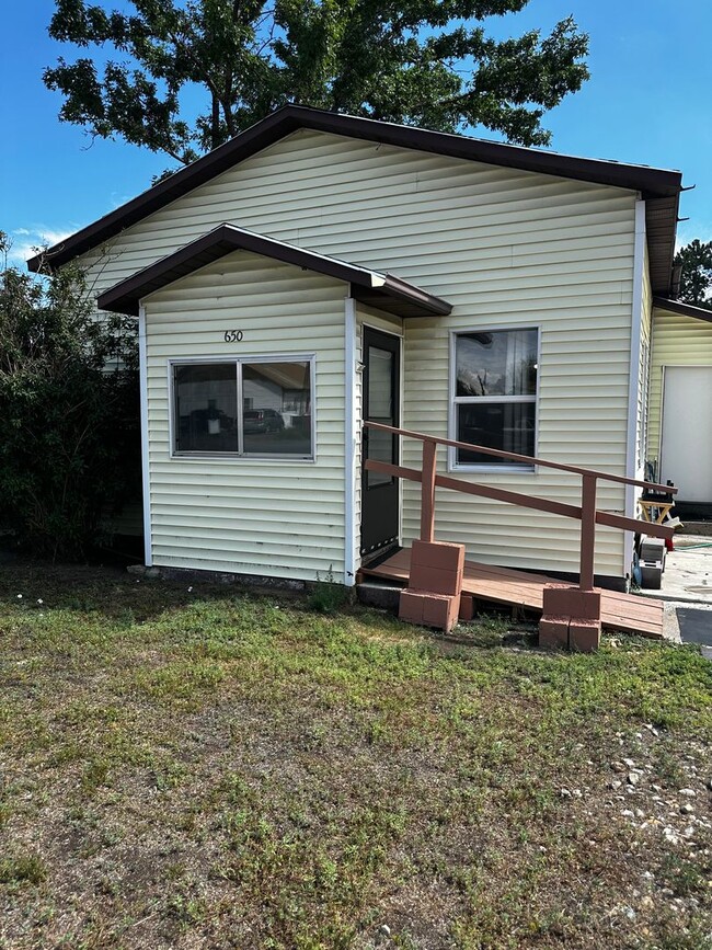 Building Photo - 650 E 400 S