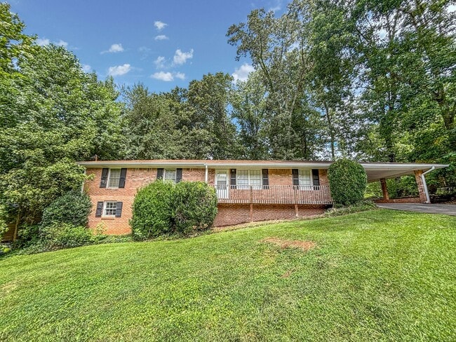 Renovated Brick Ranch w/Basement - Renovated Brick Ranch w/Basement House