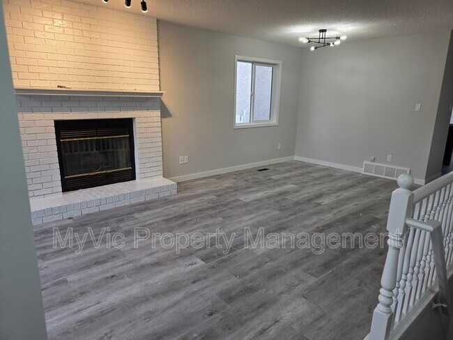 Photo du bâtiment - 840-113A 113a St NW
