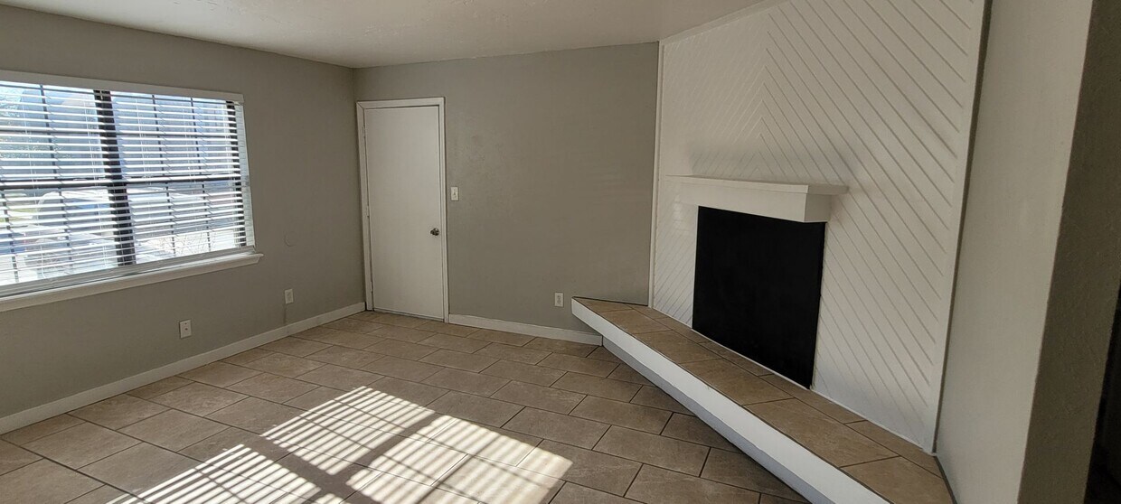 Primary Photo - 2 Bedroom, 1.5 Bathroom 1st Floor Condo wi...