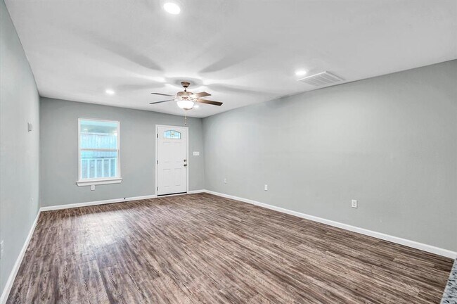 Building Photo - 3208 Holman St