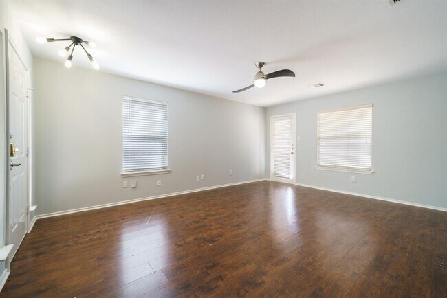 Foto del edificio - 2600 Theresa Blanchard Ln