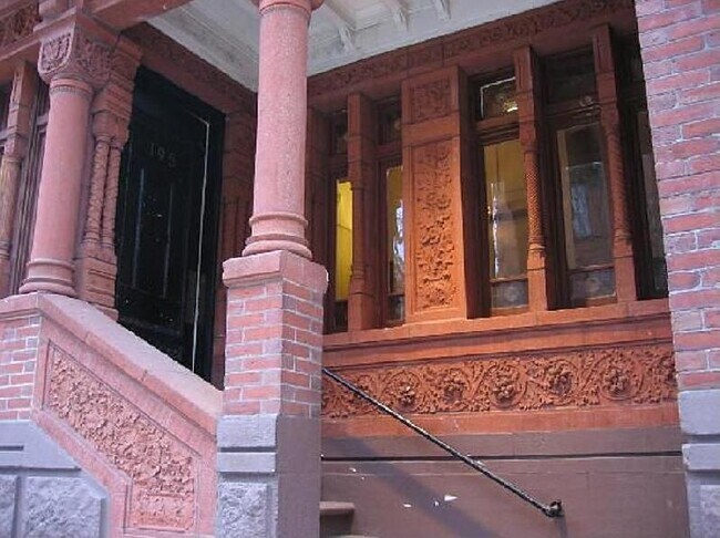 Foto del edificio - 197 Commonwealth Ave