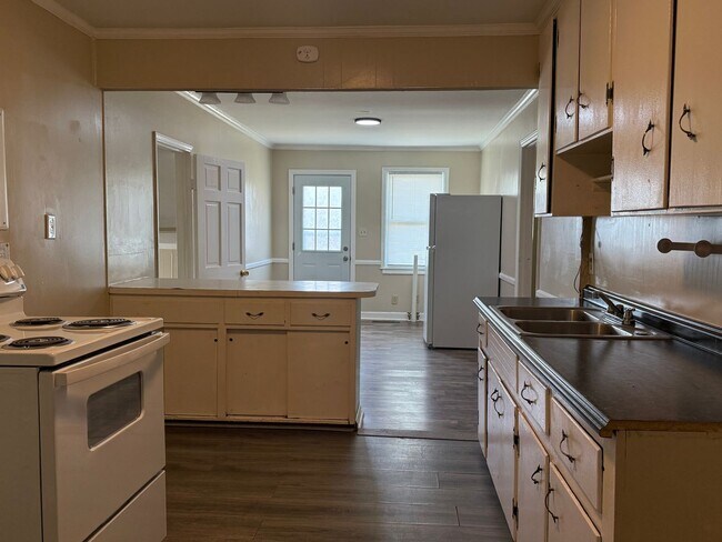 Foto del edificio - Fully Renovated 3-Bedroom, 1 Bathroom Home