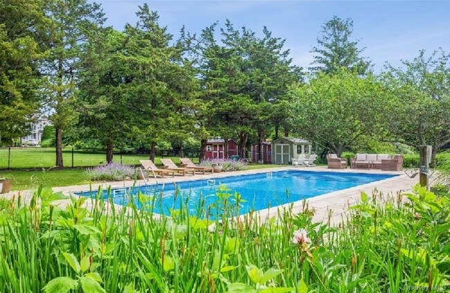 Foto del edificio - 215 Northfield Rd