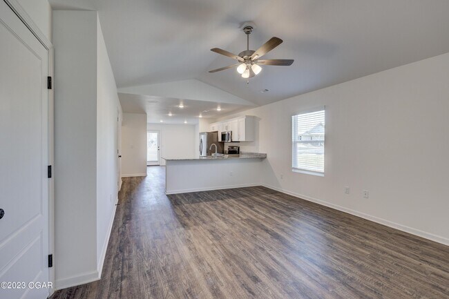 Foto del edificio - 2302 S Empire Ave