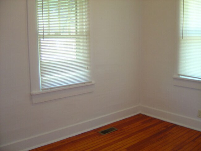 Building Photo - 1012 W. HAMILTON ST. - NO PETS - CALL OFFI...