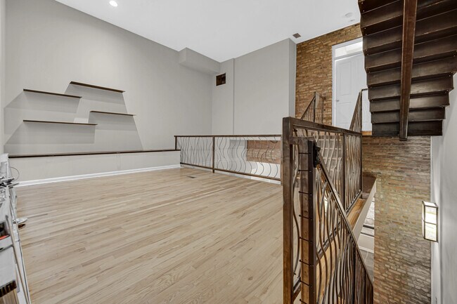 Foto del edificio - 1424 W Grand Ave