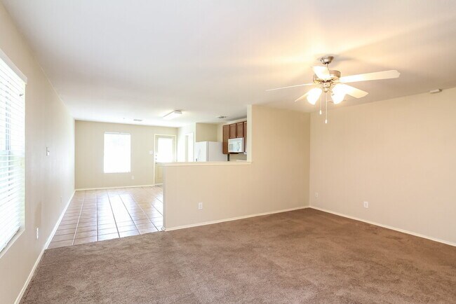 Foto del edificio - 1017 Maidenhair Ln