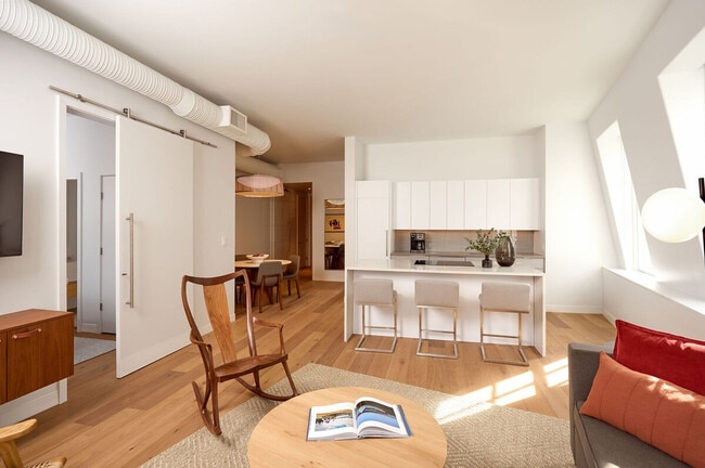 Building Photo - 121 Middle St