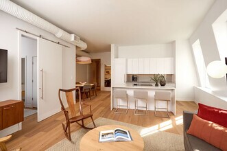 Building Photo - 121 Middle St