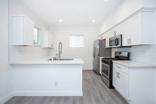 Foto del edificio - 5024 1/2 Cleon Ave