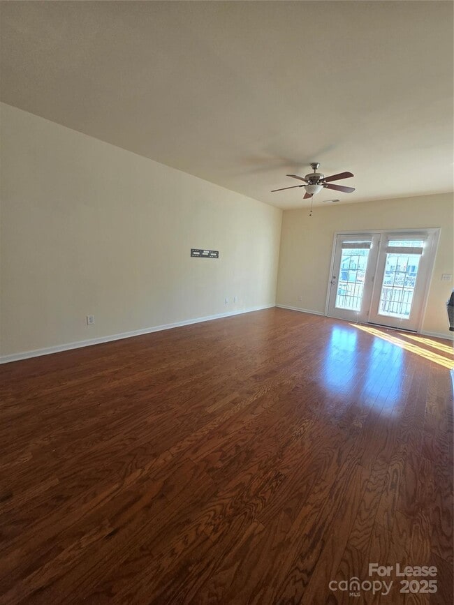 Foto del edificio - 6439 Prosperity Church Rd