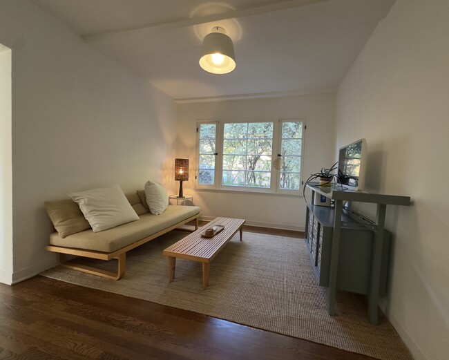 Building Photo - 2415 Meadow Valley Ter