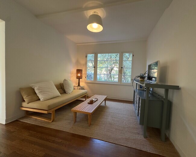 salón - 2415 Meadow Valley Ter
