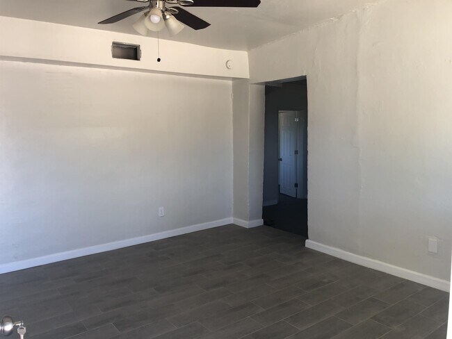 Foto del edificio - 235 W Kentucky St