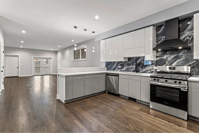 Building Photo - 4827 S St Lawrence Ave