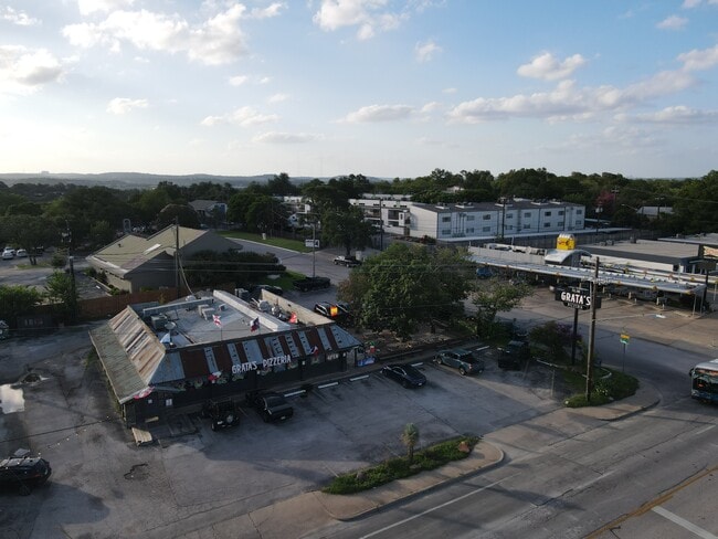 Building Photo - 2200 Dickson Dr
