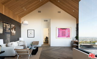 Foto del edificio - 1772 N Crescent Heights Blvd