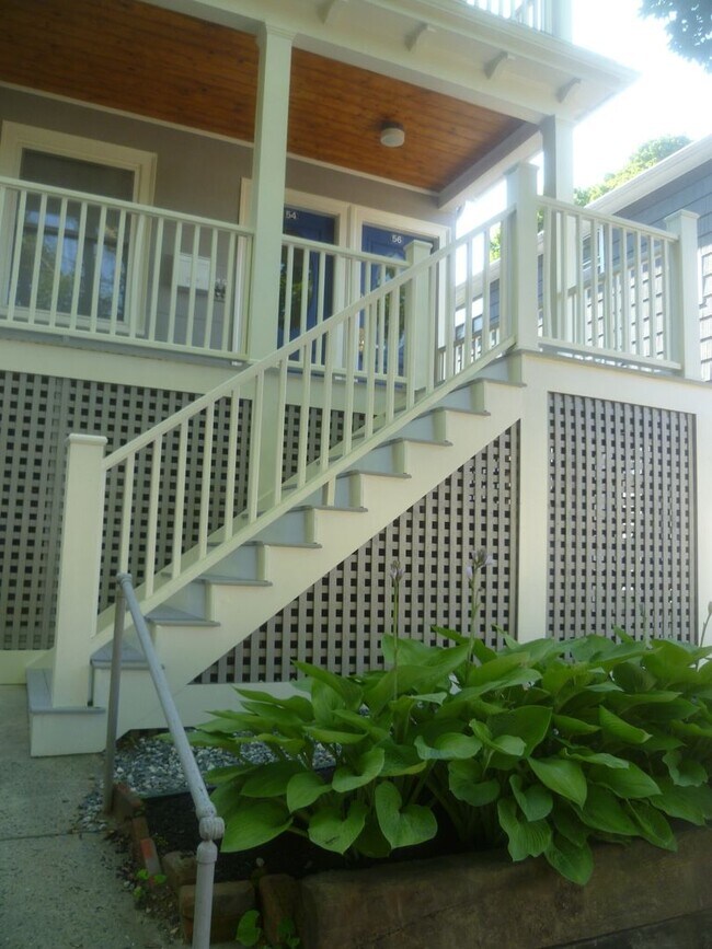 Building Photo - Central Heat/AC, In-Unit Washer/Dryer, Por...