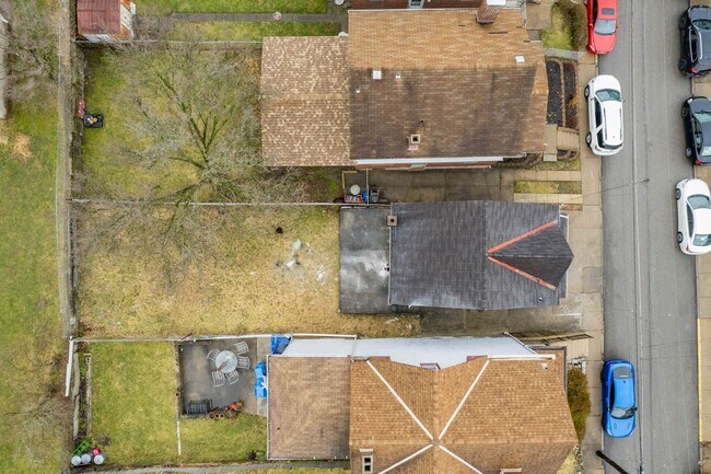 Building Photo - Newly renovated 2 bedroom home in Carrick available now!!