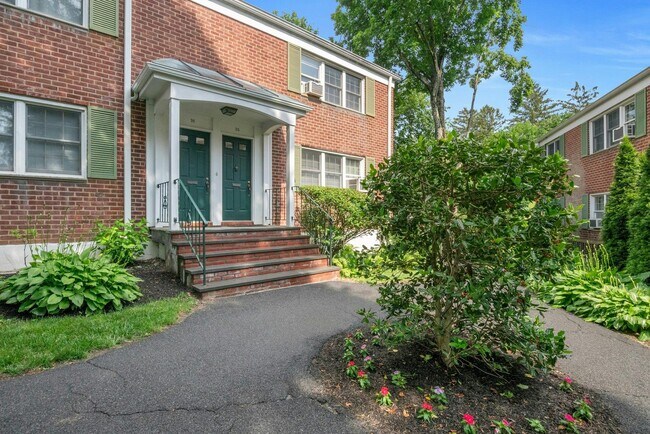 Building Photo - 580 Bedford Rd