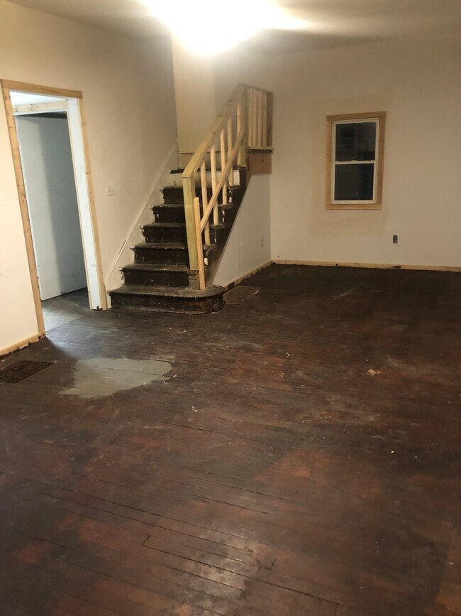 Building Photo - 327 E Stuart Ave